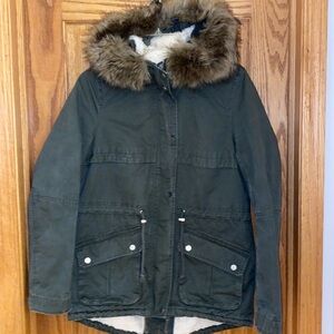 Army green color jacket • detachable faux fur trim on hood